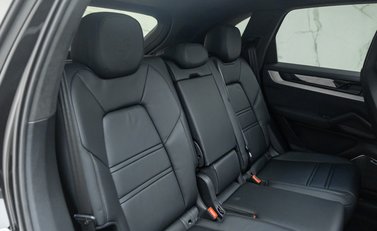 Porsche Cayenne TURBO E-HYBRID 29