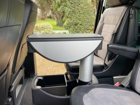 Volkswagen Caravelle 2.0 TDI Executive MPV 5dr Diesel DSG Euro 6 (s/s) (150 ps) 48