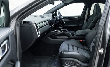 Porsche Cayenne GTS Coupé 12