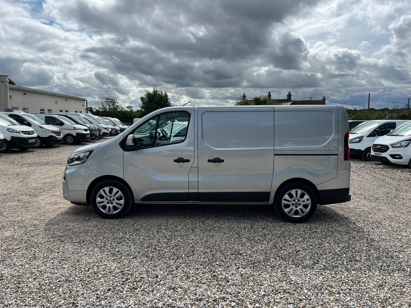 2022 NISSAN PRIMASTAR