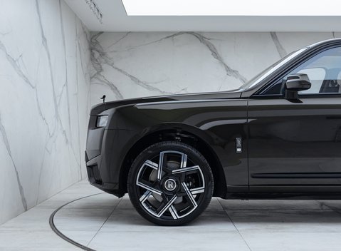 Rolls-Royce Cullinan Series II BLACK BADGE 43