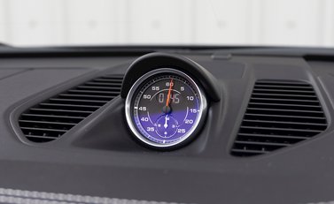 Porsche 911 Targa 4 GTS (991.2) 19