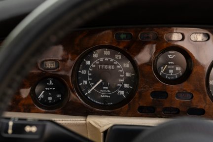 Aston Martin V8 Vantage Volante 20