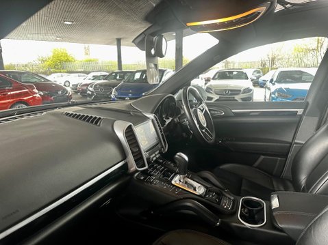 Porsche Cayenne 3.0 TD V6 TiptronicS 4WD Euro 6 (s/s) 5dr 57