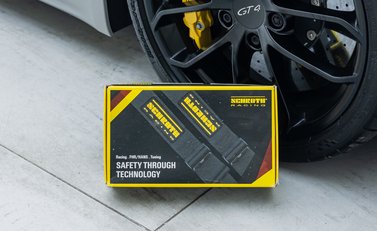 Porsche Cayman GT4 718 36