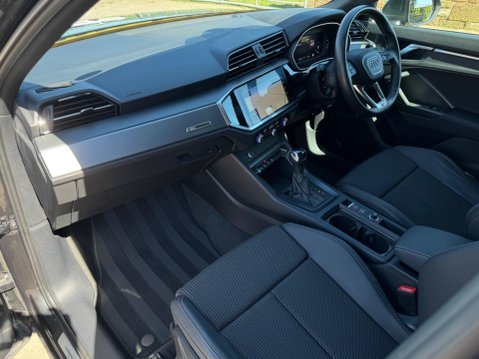 Audi Q3 2.0 TDI 35 S line S Tronic Euro 6 (s/s) 5dr 27