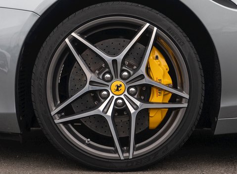 Ferrari California T 12