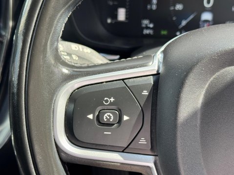 Volvo XC60 2.0 D4 Momentum Pro Auto AWD Euro 6 (s/s) 5dr 33