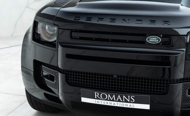 Land Rover Defender 90 V8 Bond Edition 25