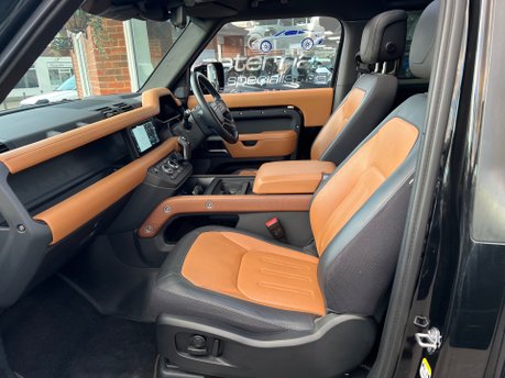 Land Rover Defender X MHEV 47