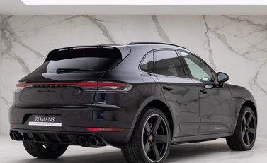 Porsche Macan TURBO PDK 20