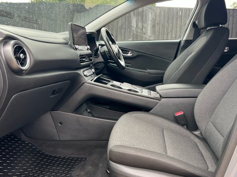 Hyundai KONA PREMIUM 3