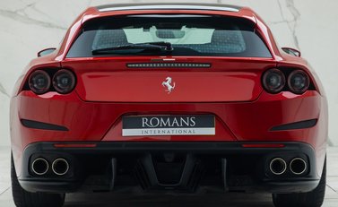 Ferrari GTC4 Lusso V12 8