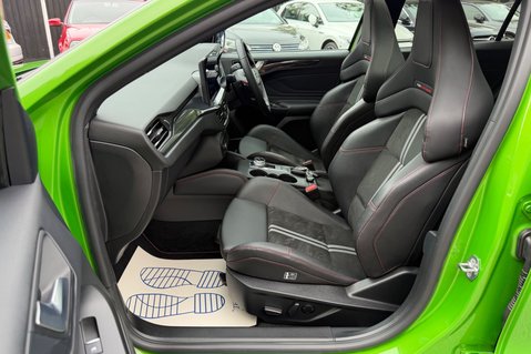 Ford Focus ST -PAN ROOF -PARKING/PERFORMANCE/ASSIST PACKS -HUD -B&O - MEAN GREEN 3