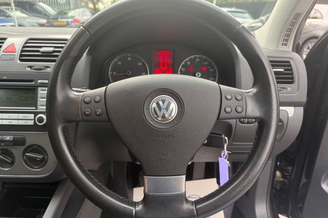 Volkswagen Golf BLUEMOTION MATCH TDI -DEMO +1 OWNER -19 SERVICES -£35 ROAD TAX -SUNROOF 7