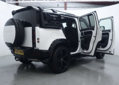 Land Rover Defender 3.0 Defender X-Dynamic HSE D300 MHEV A 4WD 5dr 75