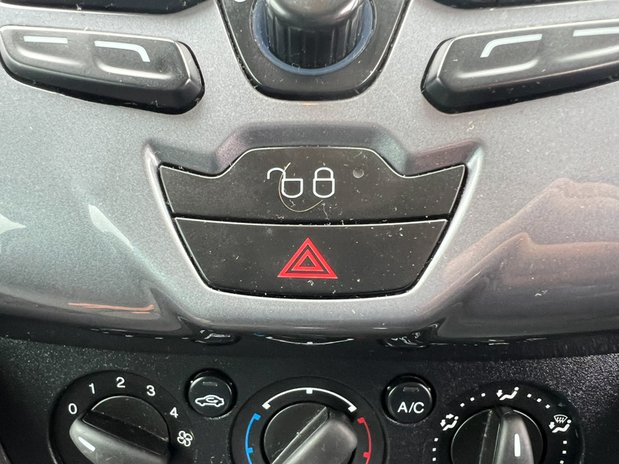 Ford Transit Connect SWB L1H1 Low Roof Limited Air Con Alloys Sensors EURO 6 NO VAT 29