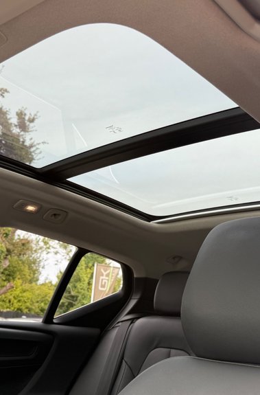 Volvo XC40 B3 ULTRA - 18 MONTHS WARRANTY - SAGE GREEN - ONE OWNER -HARMAN KARDON 