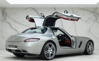 Mercedes-Benz SLS AMG 8