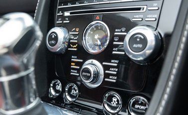 Aston Martin V12 Vantage ROADSTER 29