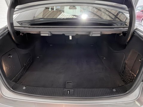 Mercedes-Benz E Class 6.2 E63 V8 AMG G-Tronic Euro 5 4dr 36