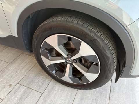 Volvo XC40 2.0 B4 MHEV Plus Dark DCT Auto Euro 6 (s/s) 5dr 9