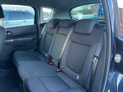 Peugeot 3008 1.6 3008 Active HDi 5dr 28