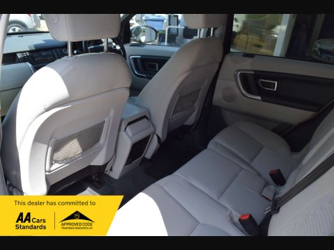 Land Rover Discovery Sport 2.0 Discovery Sport SE Tech TD4 Auto 4WD 5dr 32