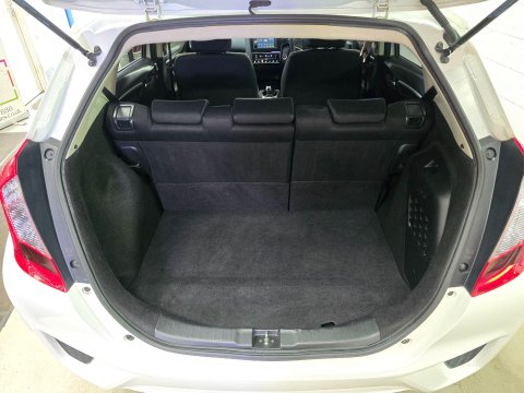 Honda Fit /Jazz 1.5 Hybrid 9
