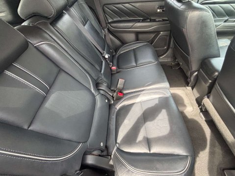 Mitsubishi Outlander 2.0h 12kWh GX4h SUV 5dr Petrol Plug-in Hybrid CVT 4WD Euro 6 (s/s) (200 ps) 41