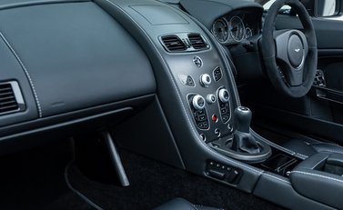 Aston Martin V12 Vantage S ROADSTER 17