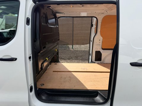 Peugeot Expert 1.5 BlueHDi 1000 Professional Premium Standard Panel Van MWB Euro 6 (s/s) 6 18