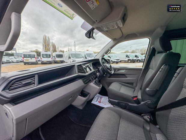 Volkswagen Transporter AUTO Crew Cab 204ps SWB L1H1 T32 Kombi Highline Air Con Cam EURO 6 14