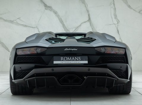 Lamborghini Aventador S LP 740-4 ROADSTER 11
