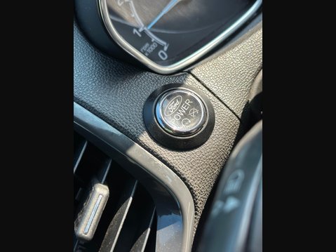 Ford Ecosport 1.0T EcoBoost Titanium 2WD Euro 5 (s/s) 5dr 25