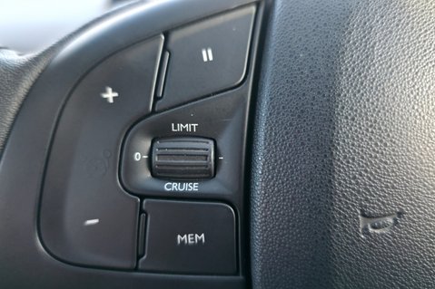 Citroen C4 Cactus 1.2 PURETECH FEEL..1 LADY OWNER..7 SERVICES LAST ONE @ 47K.. £20 R/TAX 19