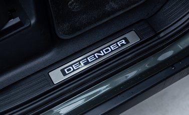 Land Rover Defender OCTA EDITION ONE 33