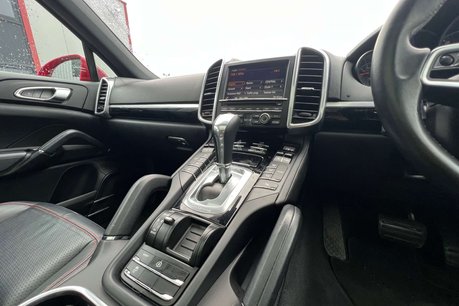 Porsche Cayenne 3.0 TD V6 SUV 5dr Diesel TiptronicS 4WD Euro 6 (s/s) (262 ps) 35