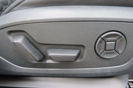Audi RS3 2.5 TFSI Carbon Vorsprung Saloon 4dr Petrol S Tronic quattro Euro 6 (s/s) ( 12