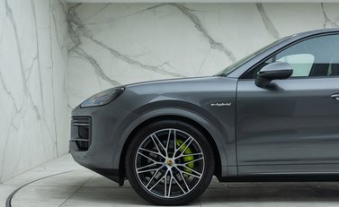 Porsche Cayenne E-HYBRID coupe 36