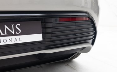 Porsche Macan Turbo Electric 42