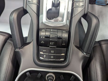Porsche Cayenne 4.8 Cayenne V8 T Tiptronic S 4WD 5dr 68