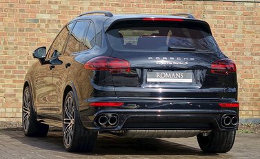 Porsche Cayenne Turbo S 23