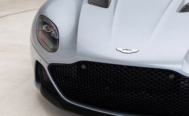 Aston Martin DBS Superleggera 22