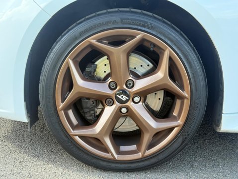 Ford Focus 2.0T EcoBoost ST-3 Euro 5 (s/s) 5dr 15