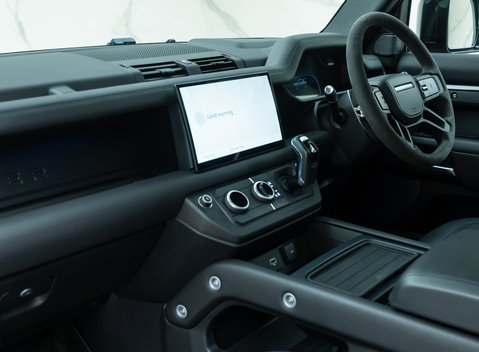 Land Rover Defender 90 V8 P525 URBAN 19