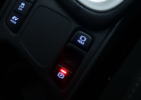 Toyota Yaris 1.5 Yaris Design HEV CVT 5dr 32