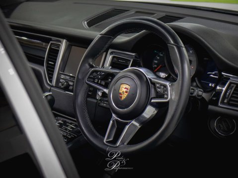 Porsche Macan 3.0 Macan S D Semi-Auto 4WD 5dr 12