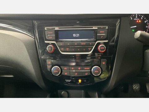 Nissan Qashqai 1.2 DIG-T Acenta 2WD Euro 5 (s/s) 5dr 7