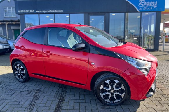 Toyota Aygo VVT-I X-TREND X-SHIFT 5 DOOR AUTO 1